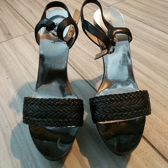 Heels - Picture 2 of 3